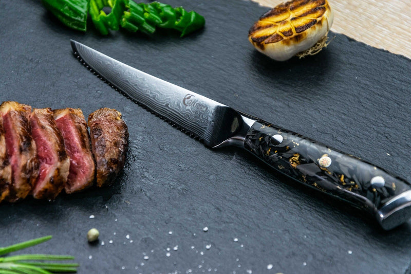 Calisso Abalone Steakmesser mit Steak, Chili und gegrilltem Knoblauch