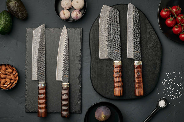 Messer mit schwarzer Klinge